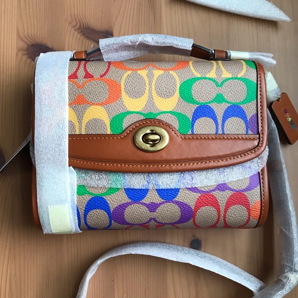 🌈 Coach Kip Turnlock Crossbody In Rainbow Signature Canvas ❤️ - Picture 8 of 15